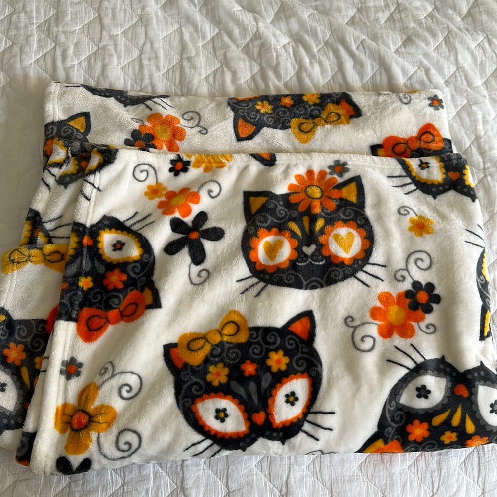 COPY - black cat throw blanket gently used